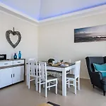 Azul-chic Penthouse With Sun Deck & Pool Appartement