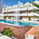 Azul-chic Penthouse With Sun Deck & Pool דירה